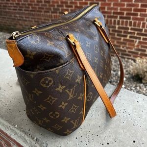 Louis Vuitton Totally Handbag Monogram Canvas MM (authenticated)